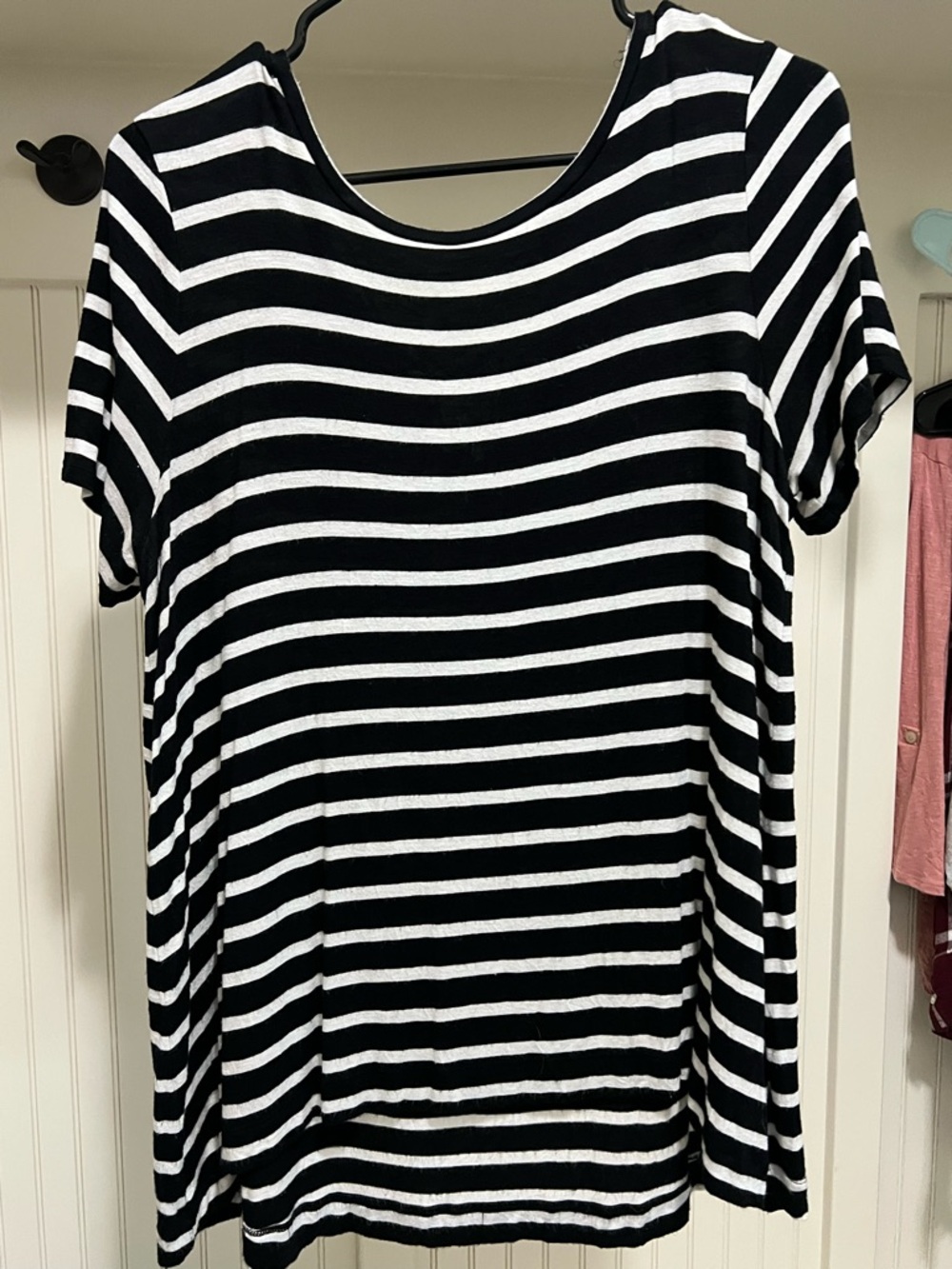 Old Navy Black & White Striped Short-Sleeve Tee